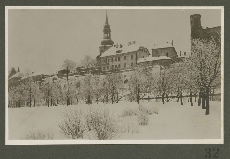 Tallinn. Vaade Toompeale Snelli pargist.