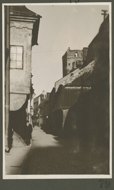 Tallinn. Linnamüüri äärne tänav.