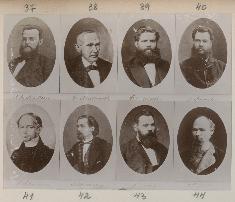 Eesti kultuuritegelased: Carl Robert Jakobson, Friedrich Reinhold Kreutzwald, Johannes Voldemar Veski, Juhan Kunder, Friedrich Robert Faehlmann, Friedrich August Säbelmann, Jaan Jung, Johann köler