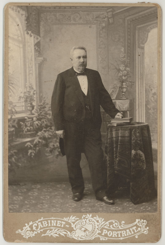 Dr. Carl Mast