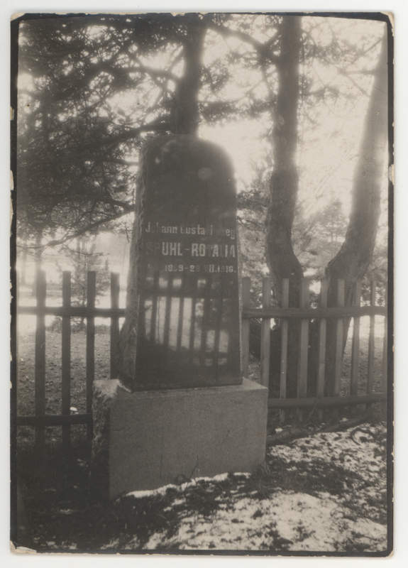Johann Gustavi poeg Spuhl-Rotalia hauasammas Vormsi kalmistul