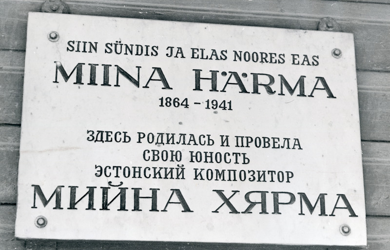 Mälestustahval Miina Härma sünnikodus