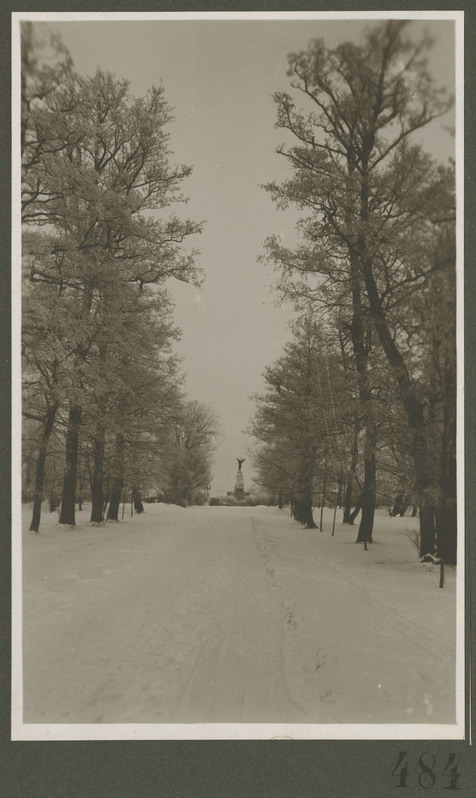 Tallinn. Vaade Russalka monumendile Kadrioru lossi poolt.