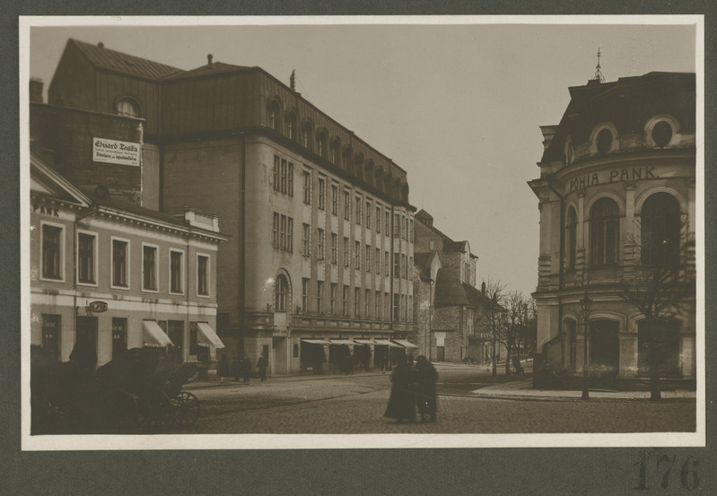 Tallinn. Suur-Karja tänav. Saarineni maja ja "Põhja pank" hoone.