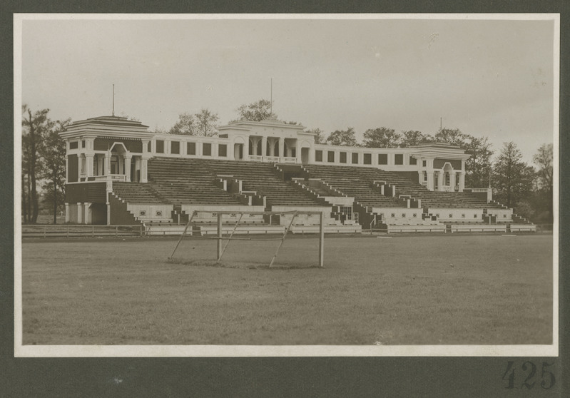 Tallinn. Kadrioru staadioni tribüünihoone.