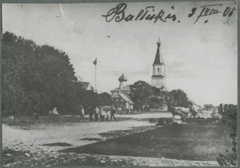 Reprofoto postkaardist. Paldiski tänavavaade, Püha Georgi kirik.