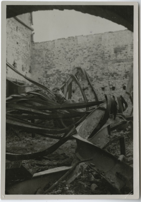 Purustatud hooned 1941-1944.a. Deformeerunud metallkonstruktsioonid