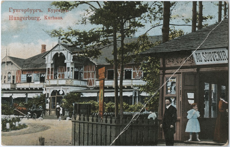 Narva-Jõesuu vana puidust kuursaal (hävis tulekahjus 1910), paremal suveniiride kiosk.