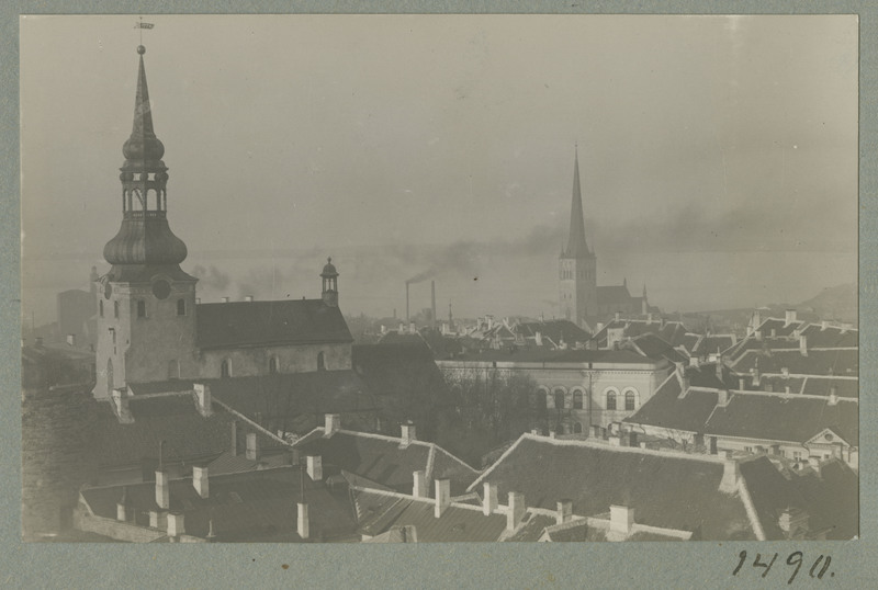 Tallinna Vanalinna aerofoto (lennuvaade), vasakul Tallinna Piiskoplik Toomkirik