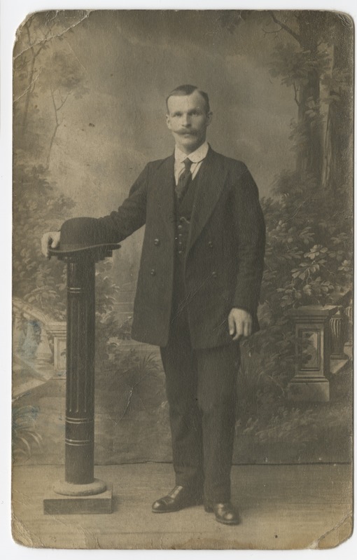 Täisportree: Jüri Kangur