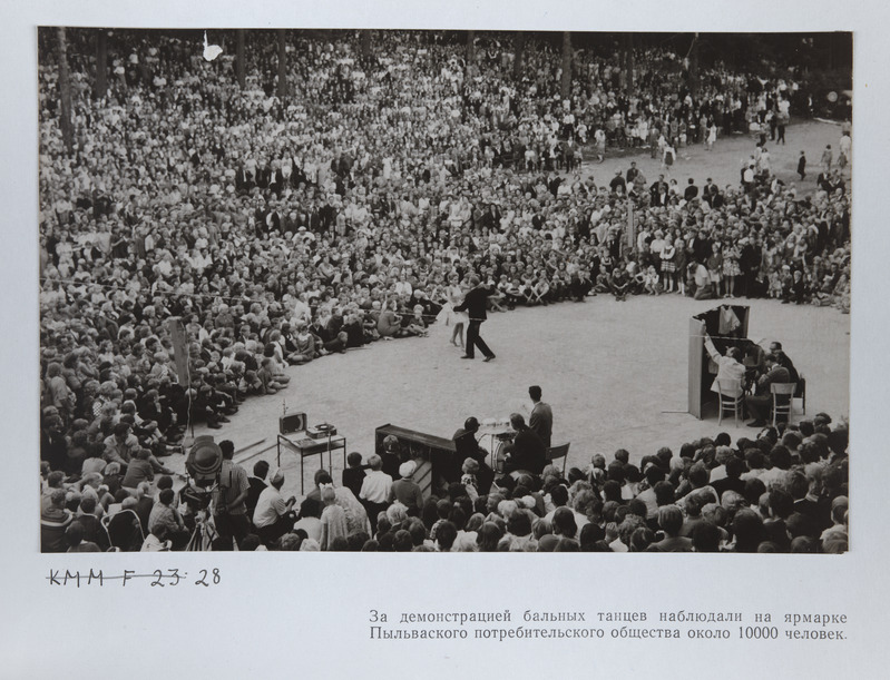 Ballitantsude demonstratsioon Põlva Tarbijate Kooperatiivi laadal.