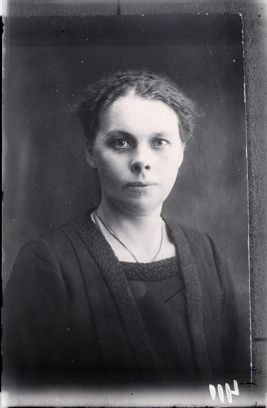 Helene Simonlatser. 1. detsembri riigipöördekatse ohver