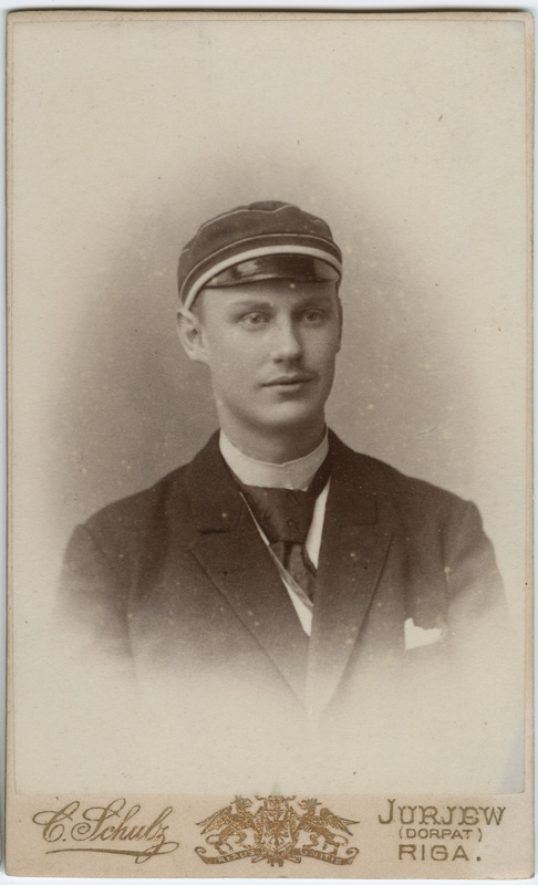 Foto albumis: Tallinna Toomkooli õppejõudude ja õpilaste portreedega. Woldemar Schilling