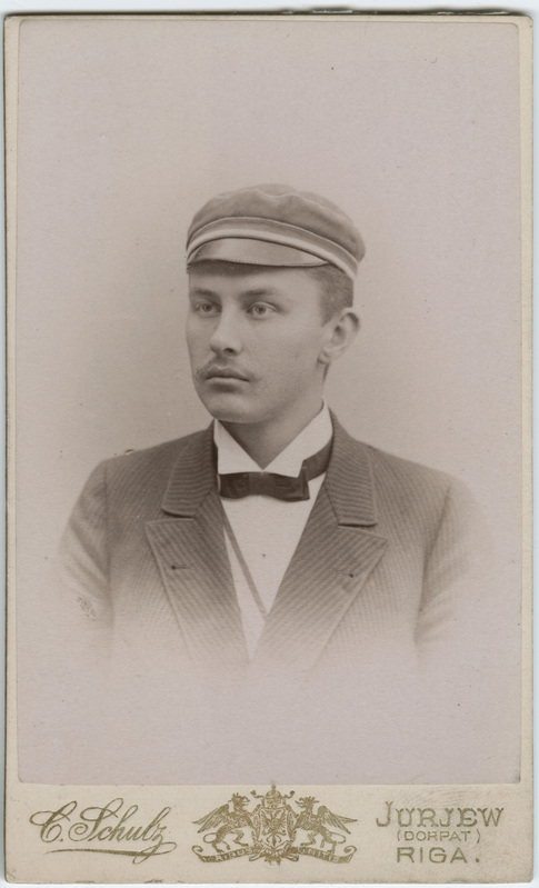 Foto albumis: Tallinna Toomkooli õppejõudude ja õpilaste portreedega. Woldemar Reinhold Kentmann