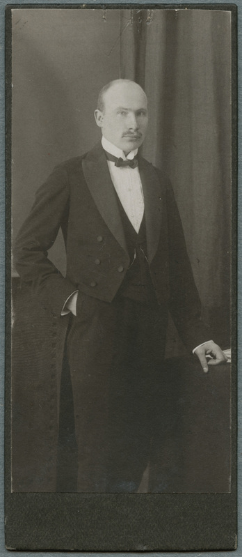 Karl Leinus frakis, stuudipildistus