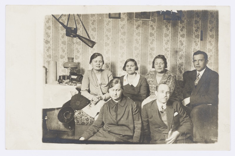 Grupipilt interjööris, 1930. aastad.