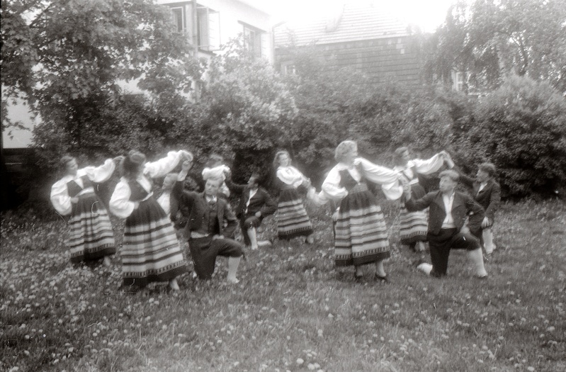 TRÜ kehalise kasvatuse instituudi harjutusrühmad (rahvatants)