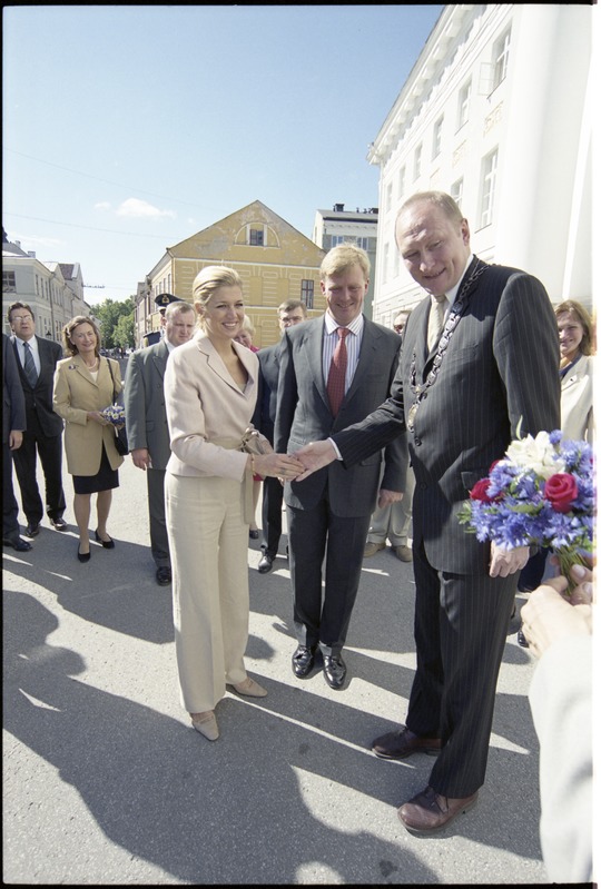 Tema Kuningliku Kõrguse Oranje printsi Willem-Alexanderi ja Tema Kuningliku Kõrguse printsess Maxima, Hollandi Kuningriigi suursaadiku Tema Ekssellents Joana M. P. F. van Vlieti külaskäik Tartu Ülikooli, 18. juuni 2002