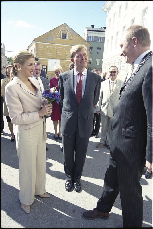 Tema Kuningliku Kõrguse Oranje printsi Willem-Alexanderi ja Tema Kuningliku Kõrguse printsess Maxima, Hollandi Kuningriigi suursaadiku Tema Ekssellents Joana M. P. F. van Vlieti külaskäik Tartu Ülikooli, 18. juuni 2002