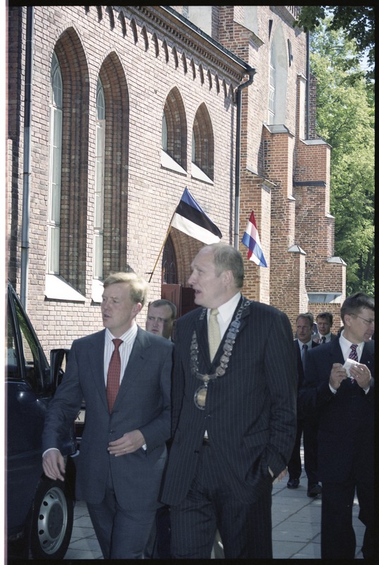 Tema Kuningliku Kõrguse Oranje printsi Willem-Alexanderi ja Tema Kuningliku Kõrguse printsess Maxima, Hollandi Kuningriigi suursaadiku Tema Ekssellents Joana M. P. F. van Vlieti külaskäik Tartu Ülikooli, 18. juuni 2002