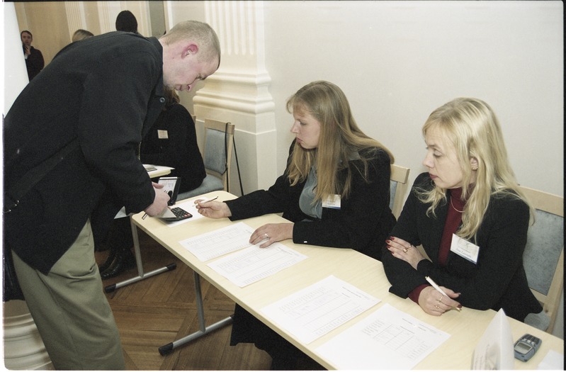 Tartu Ülikooli rektori valimised aulas, 28. veebr. 2003