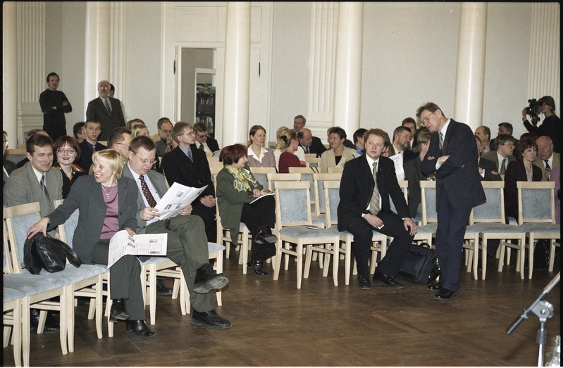 Tartu Ülikooli rektori valimised aulas, 28. veebr. 2003