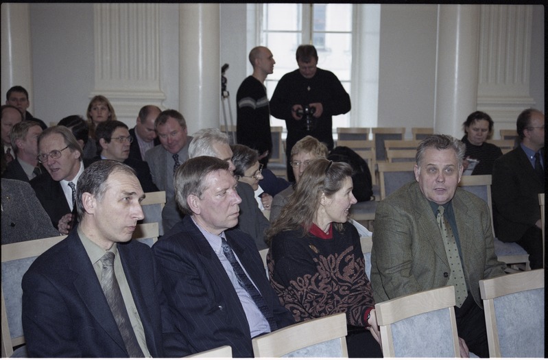 Tartu Ülikooli rektori valimised aulas, 28. veebr. 2003