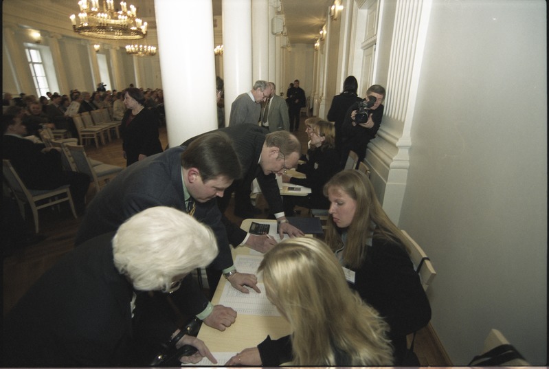 Tartu Ülikooli rektori valimised aulas, 28. veebr. 2003