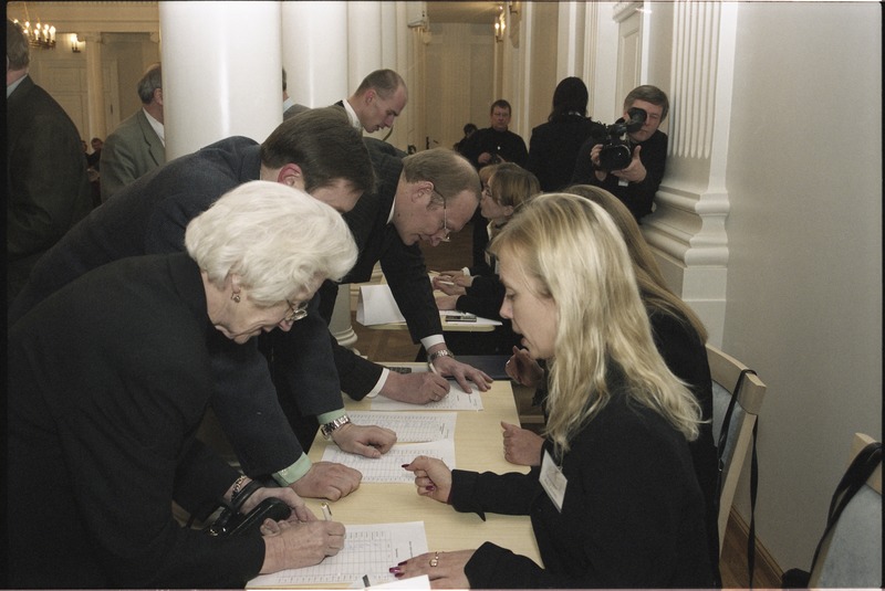 Tartu Ülikooli rektori valimised aulas, 28. veebr. 2003