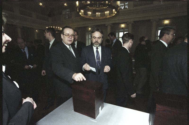 Tartu Ülikooli rektori valimised aulas, 28. veebr. 2003