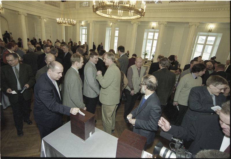 Tartu Ülikooli rektori valimised aulas, 28. veebr. 2003