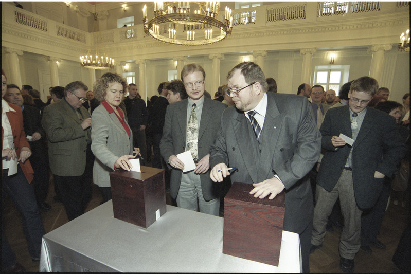 Tartu Ülikooli rektori valimised aulas, 28. veebr. 2003