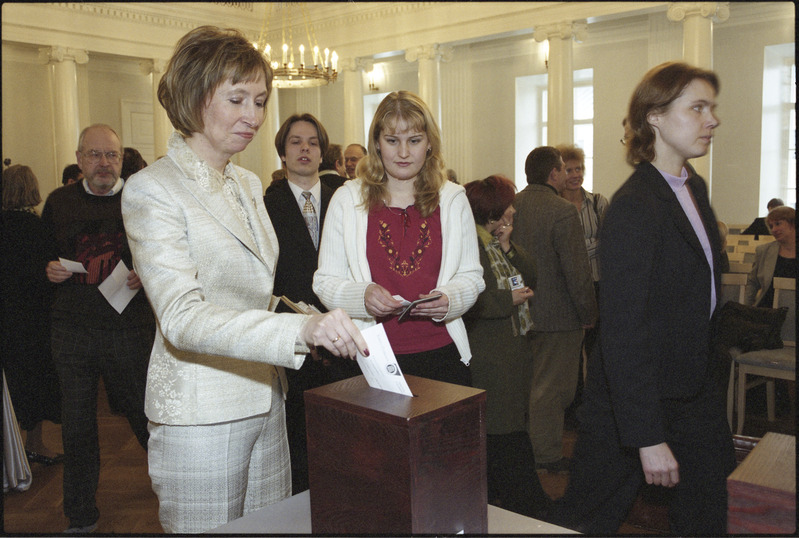 Tartu Ülikooli rektori valimised aulas, 28. veebr. 2003