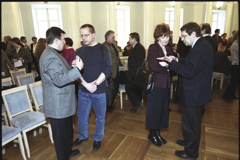 Tartu Ülikooli rektori valimised aulas, 28. veebr. 2003