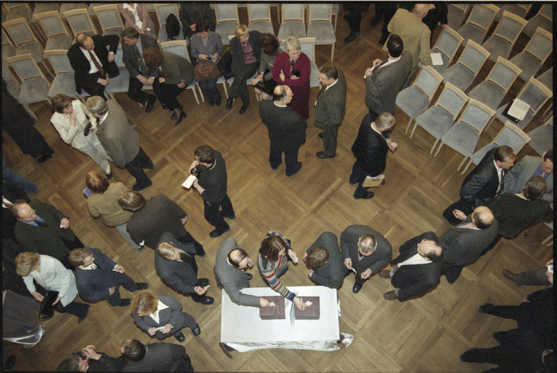 Tartu Ülikooli rektori valimised aulas, 28. veebr. 2003