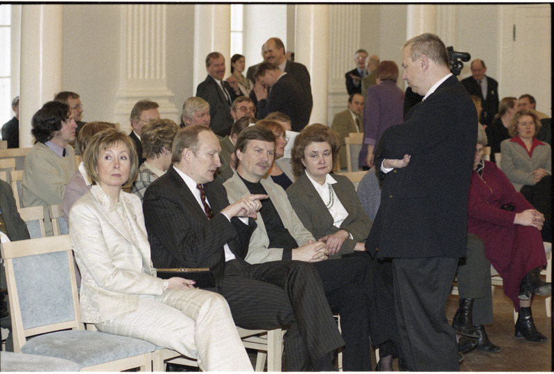 Tartu Ülikooli rektori valimised aulas, 28. veebr. 2003
