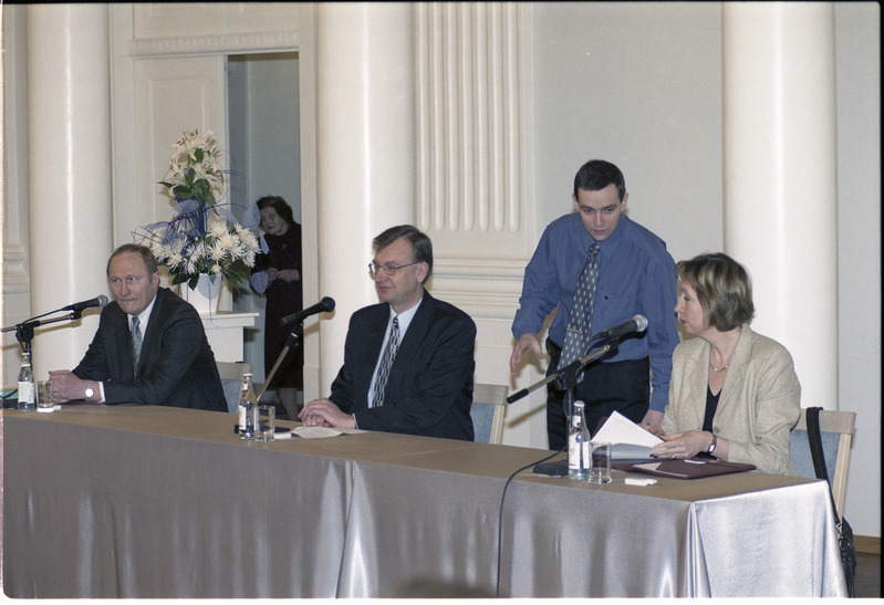 Rektorikandidaatide debatt Tartu ülikooli aulas, 25. veebr. 2003
