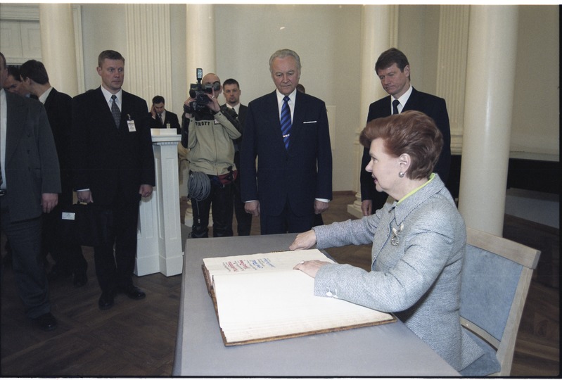 Balti riikide presidentide külaskäik Tartu Ülikooli, 23.- 24. apr. 2003