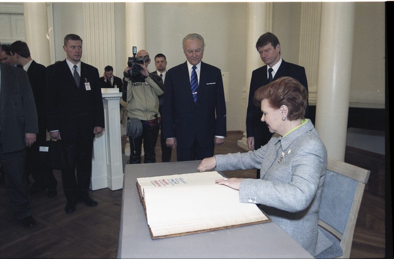Balti riikide presidentide külaskäik Tartu Ülikooli, 23.- 24. apr. 2003