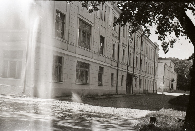 Naistekliinik (Lossi 36) ja  I sisehaigustekliinik (Lossi 17) Toomemäel