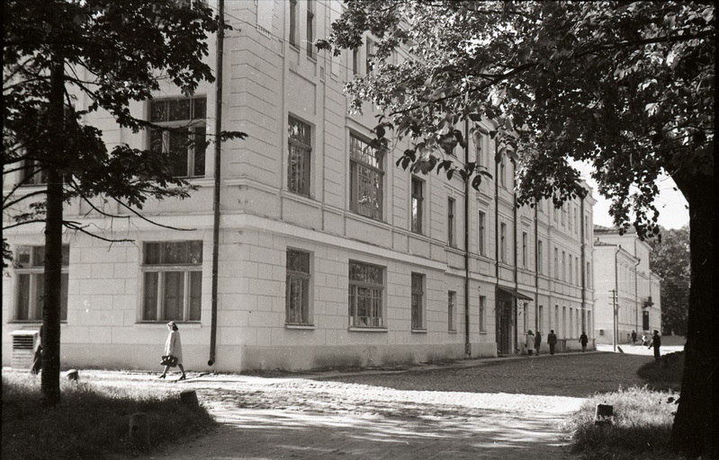 Naistekliinik (Lossi 36) ja  I sisehaigustekliinik (Lossi 17) Toomemäel