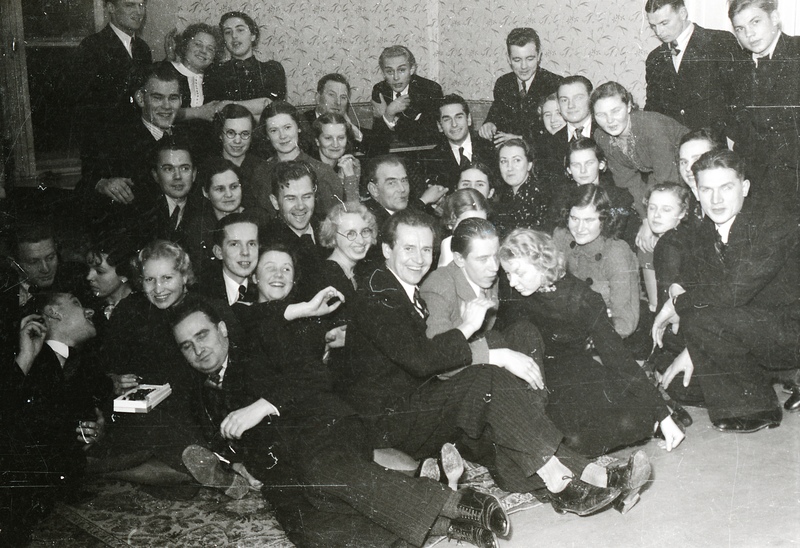 Grupipilt vaibal (Tartu Muusikooli jõulupidu 19. detsembril 1938)