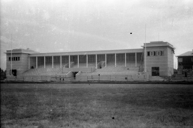 Tamme staadioni tribüün-spordihoone