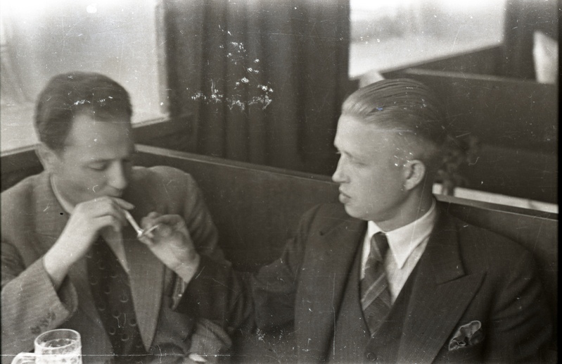 Kaks meest suitsetamas