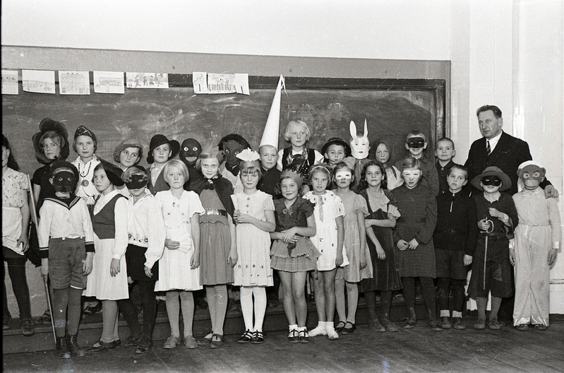 Tartu õpetajate seminari algkool e. Seminari harjutuskool (Lai 28, ühiskool) mardipäeva tähistamas 10. vovembril 1938