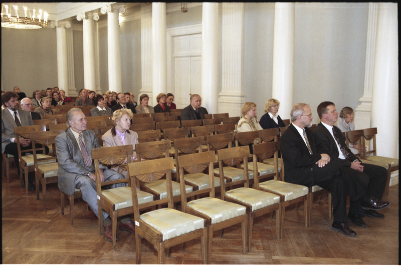 Näituse avamine TÜ raamatukogus ja Helmud Piirimäe aulaloeng oktoobris 1997