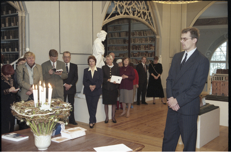 TÜ trükised ja Rahvusülikool 78 pidulik aktus aulas  detsember 1997