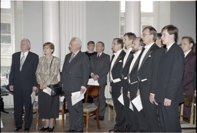 TÜ trükised ja Rahvusülikool 78 pidulik aktus aulas  detsember 1997
