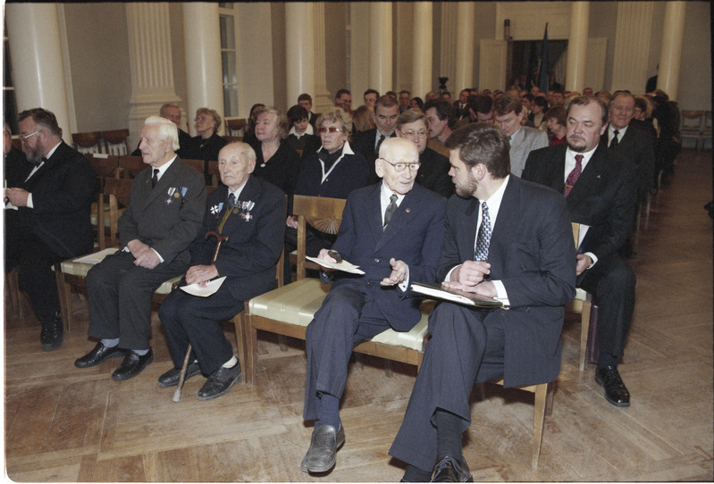 Pidulik kontsertaktus "80 aastat Vabadussõja algusest" Tartu ülikooli aulas, 27. november 1998