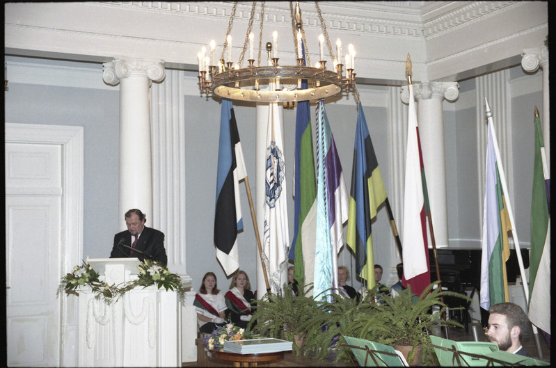 Pidulik kontsertaktus "80 aastat Vabadussõja algusest" Tartu ülikooli aulas, 27. november 1998